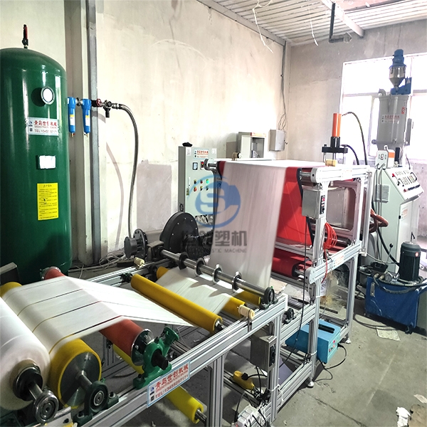 熔噴（pēn）布擠出（chū）機