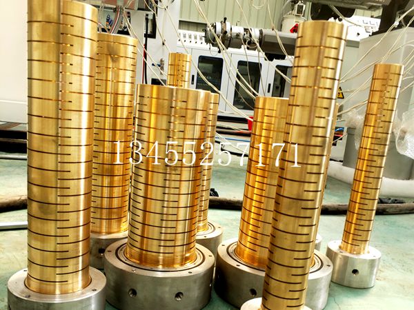 PE管材（cái）設備出廠前試機